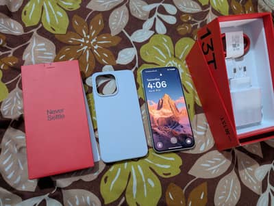 OnePlus 13T 12 + 12/256 GB 8 elite