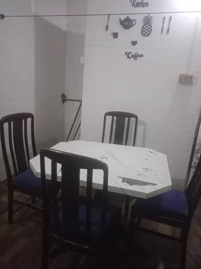 new condition dining table Available for sale in unique quality