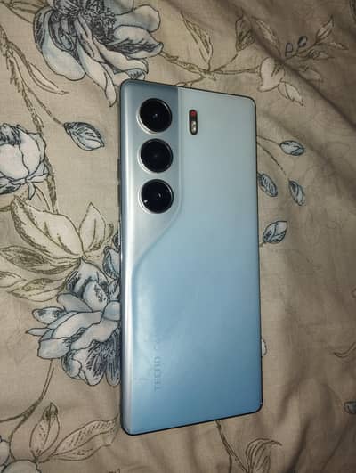 Tecno camon 40 pro  complete box 8/256 Exchange possible