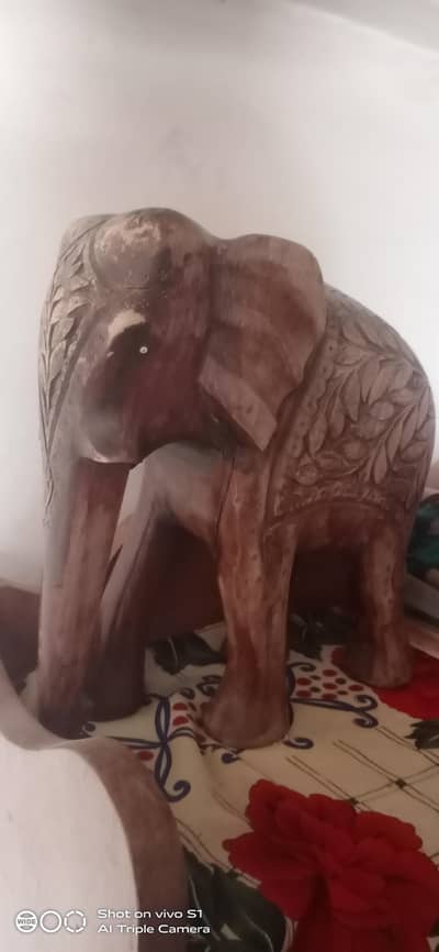 the elephnt  is handmade year 2000