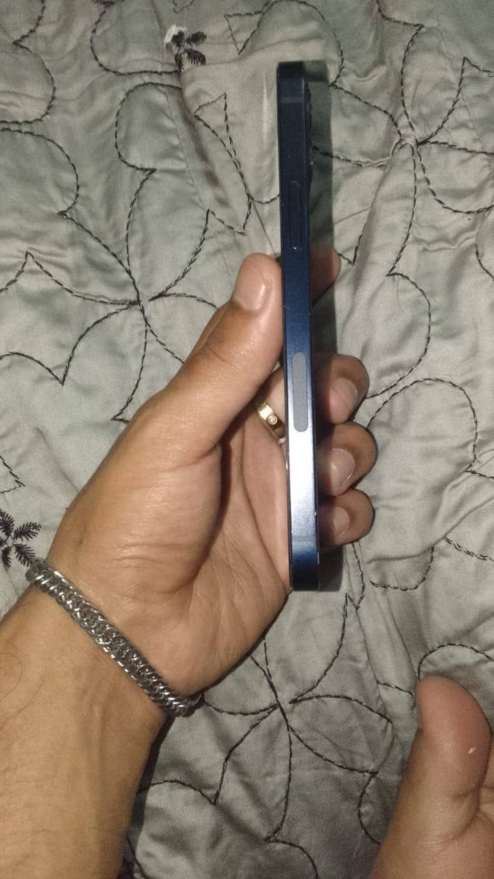 Iphone 12 4
