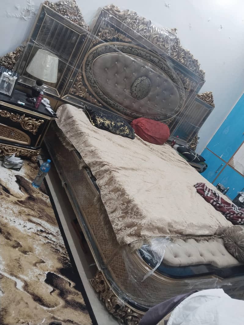 Bed with dressing table 1
