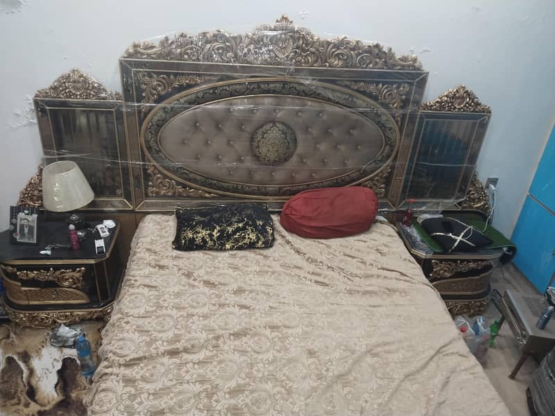 Bed with dressing table 2