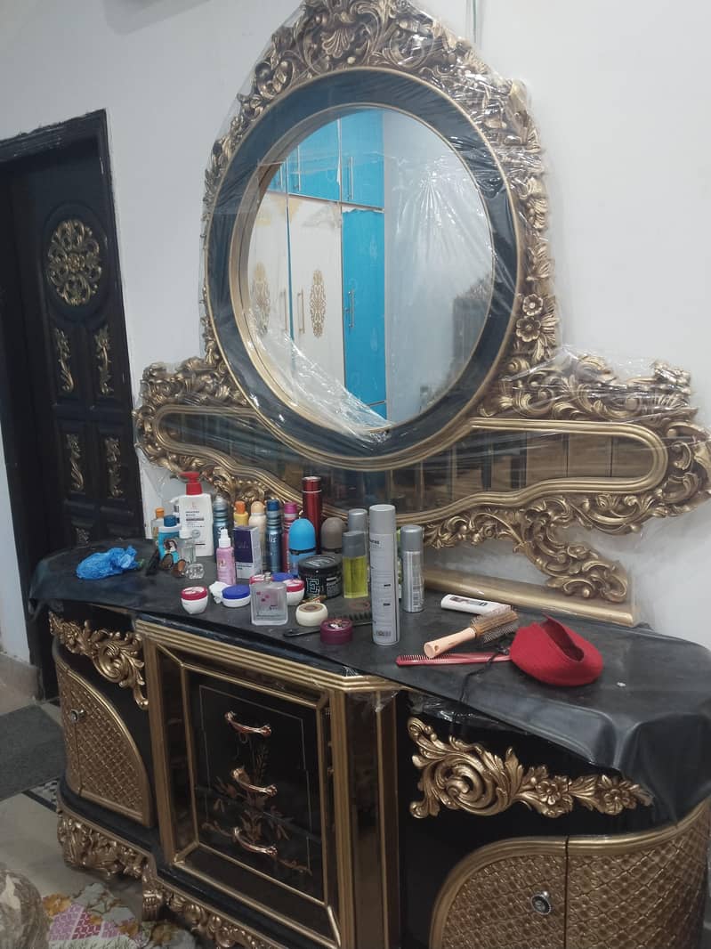 Bed with dressing table 4