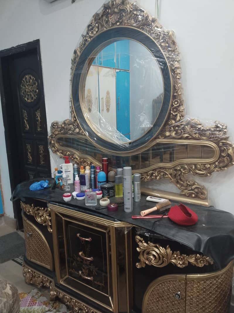 Bed with dressing table 5