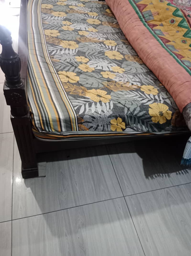bed set with dreeser 1