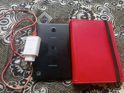 Samsung tablet A 8" 2018 _no scratch charger and cover