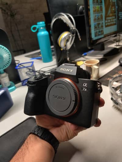 selling Sony a7III for sale