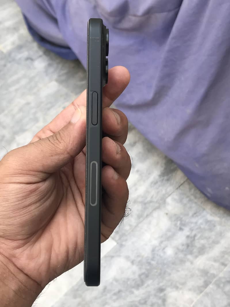 iPhone 15 2