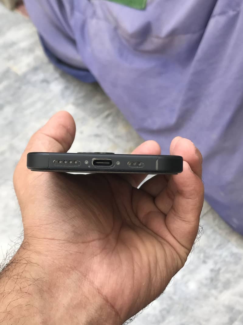 iPhone 15 3