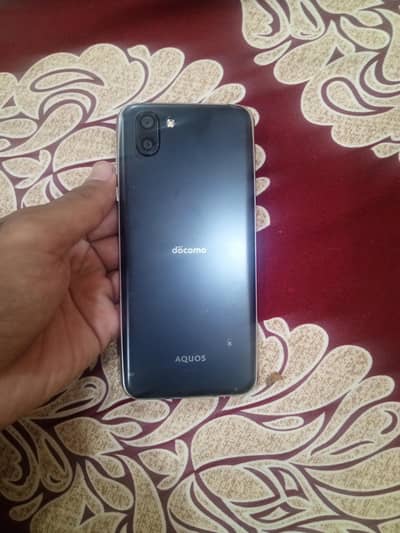 Aquos r2