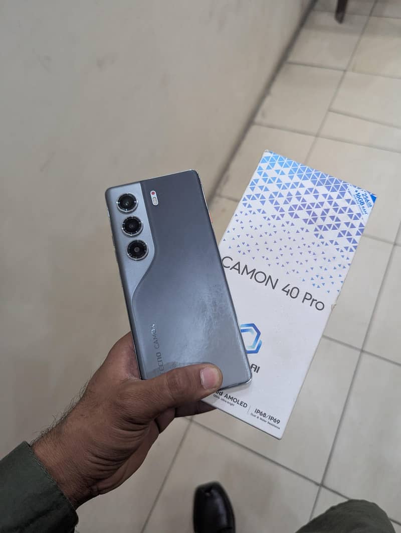 Tecno Camon 40 pro 0