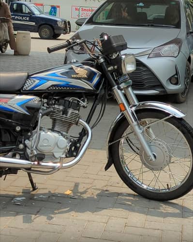 HONDA 125 | 25 MODEL BLACK | 1 OWNER