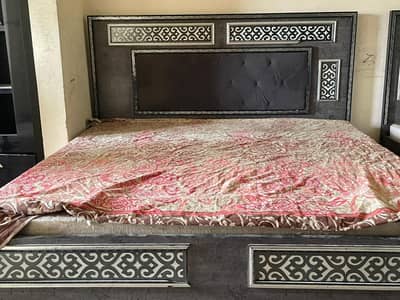 2 king size bed available in good condition