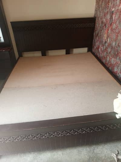 A bed , side table and dressing mirror for sale he munasib price e new