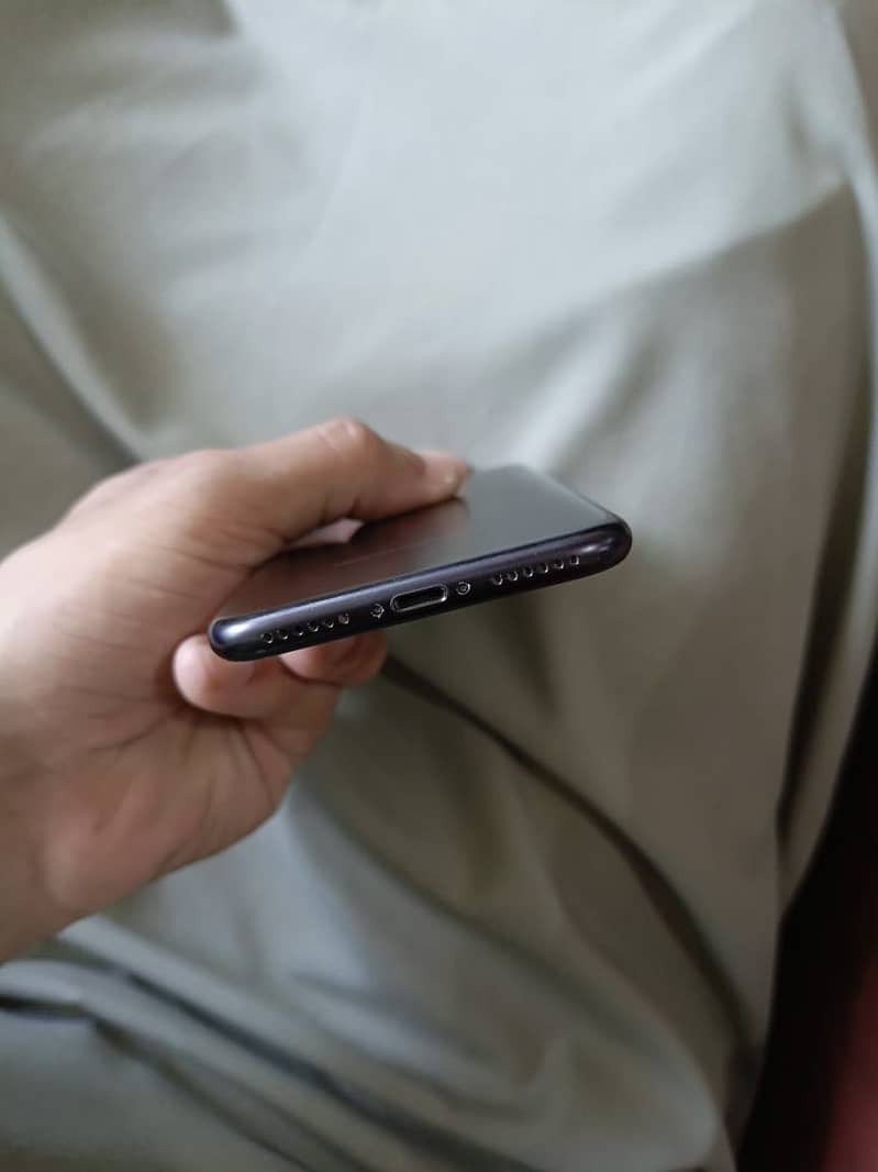iPhone 7 3