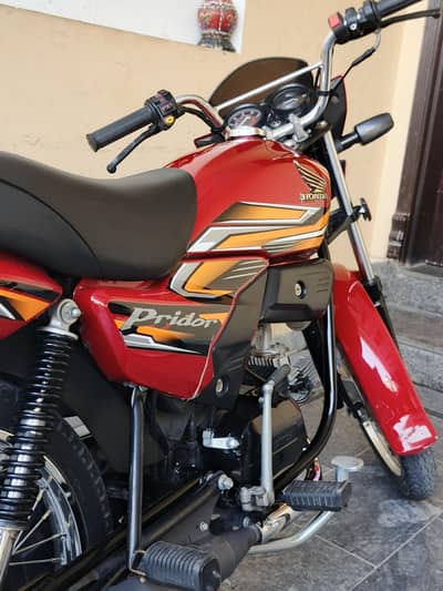 Honda pridor 100 cc Brand new condition bike No dent no rust