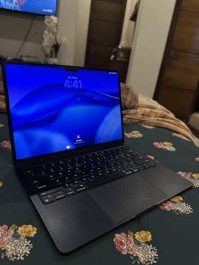 Apple MacBook Air M2 2022 85% Battery 333 Cycles Excellent Condition