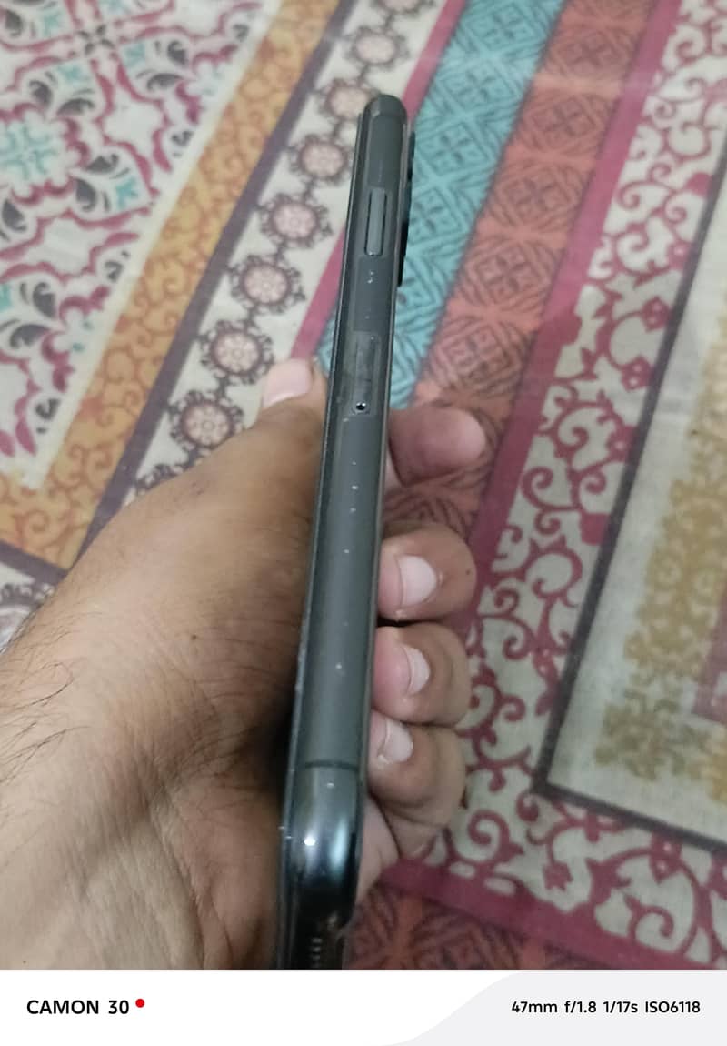 iphone 11 pro max 4