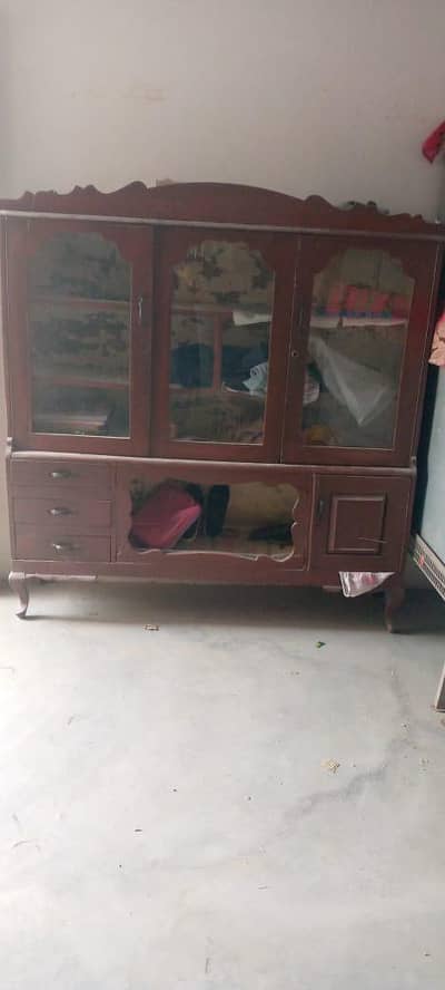 Wooden Showcase / Crockery Cabinet – Good Condition