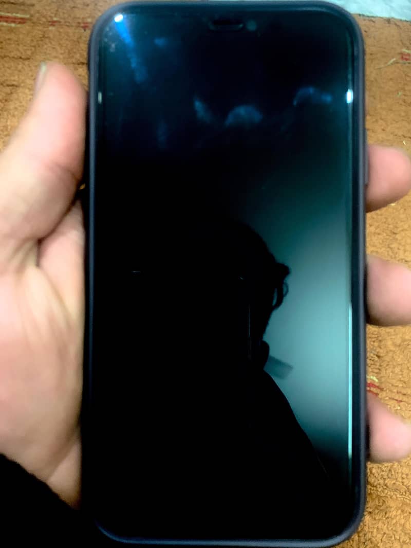 iPhone 11 4