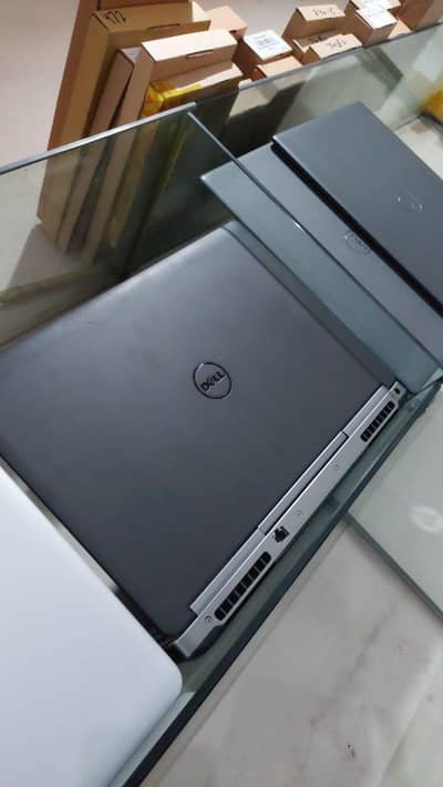 Dell 4 GB dedicated Graphic card workstation Laptop