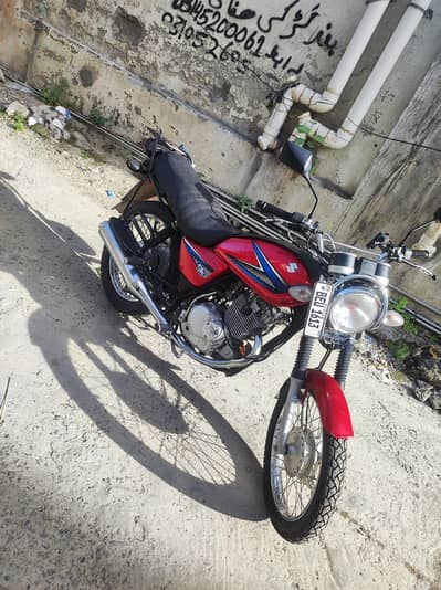 Suzuki GS 150 Red colour