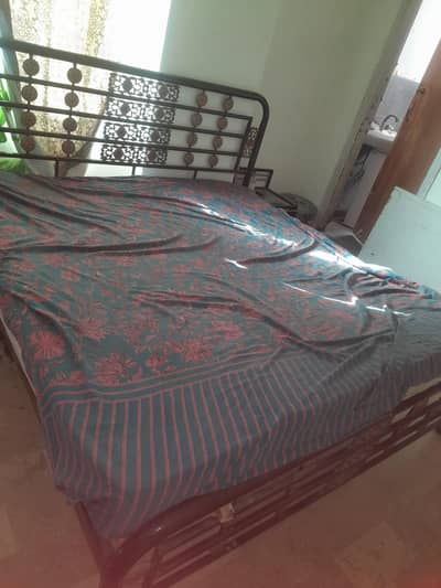 i am saling my iron bed