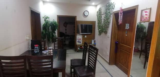 Dining Table with 8 sitting
