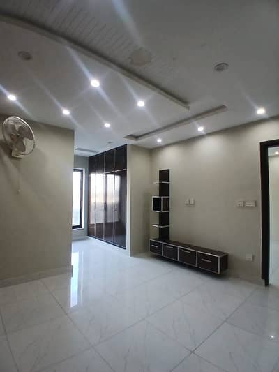 One bed Non Furnished Apartments for Families Hot Price Hot Location