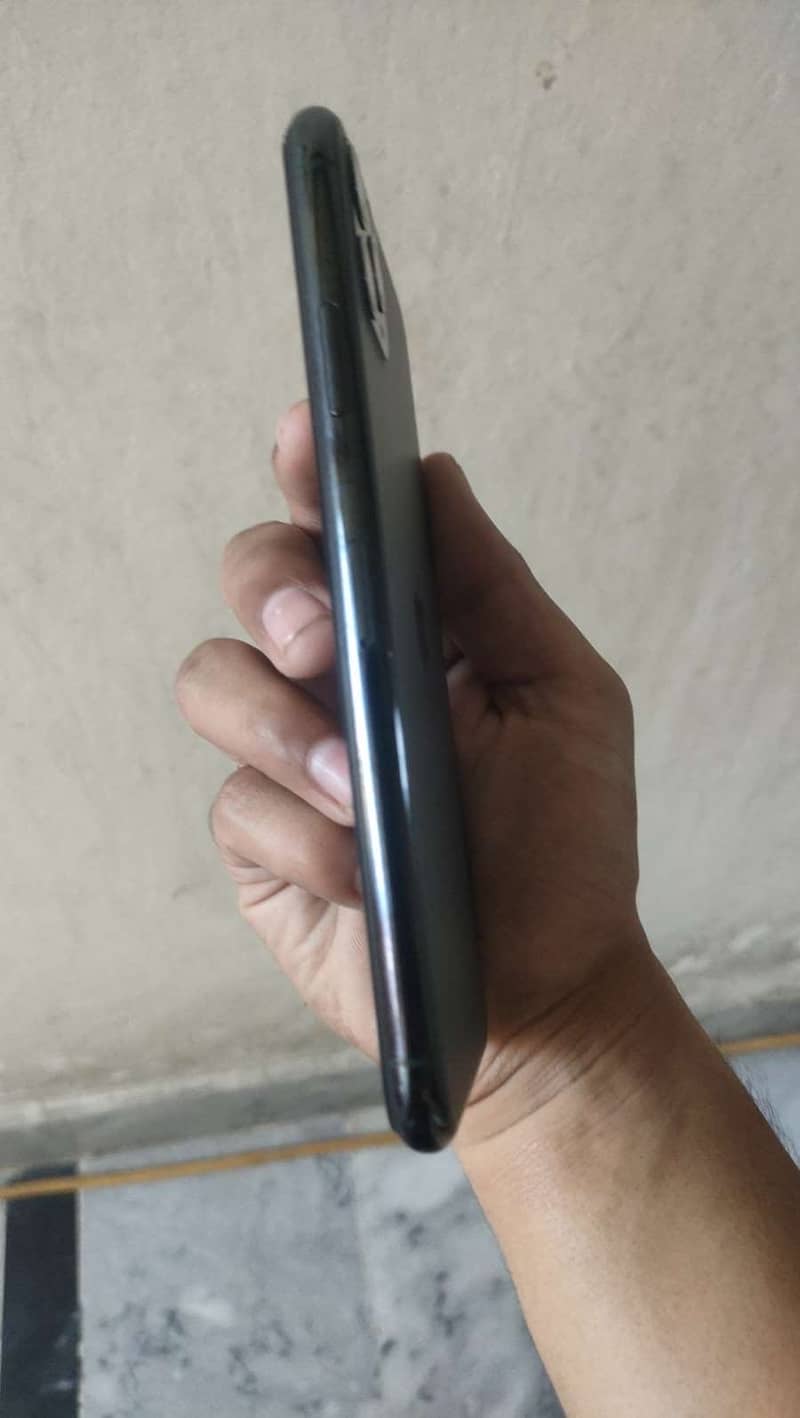 iphone 11 pro max 2