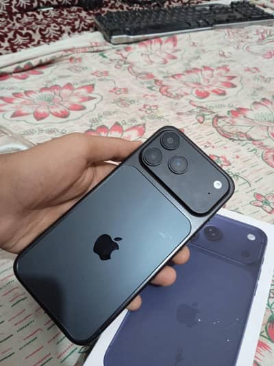 good condition iphone 17 pro max 1 tb with box