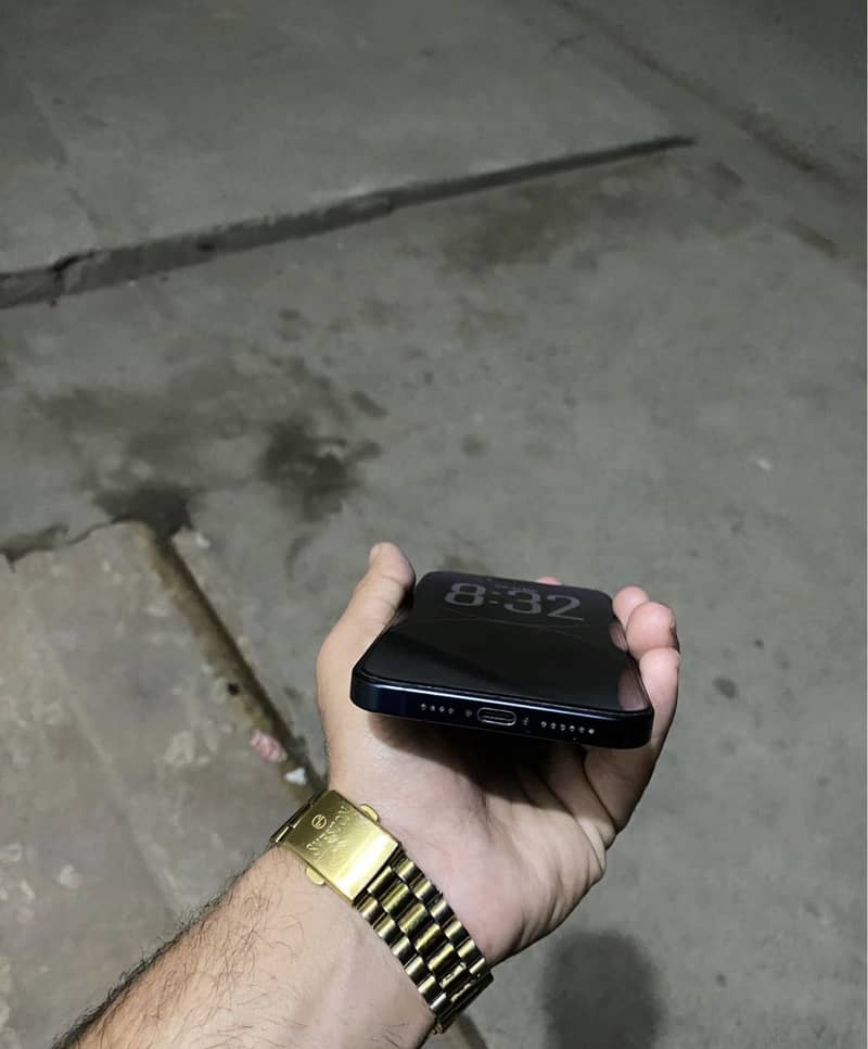 Iphone 15 pro max 4
