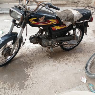 honda 70, Karachi number. perfect engine . body m Kam h