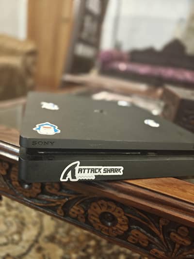 ps4 slim 1 TB with 2 controller  jailbreak with box and cables
