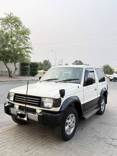 Mitsubishi pajero (3 door)