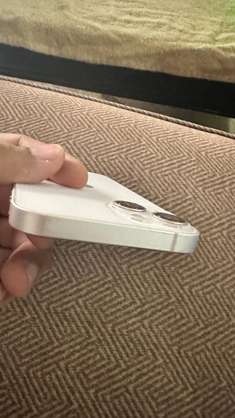 iPhone 13 0