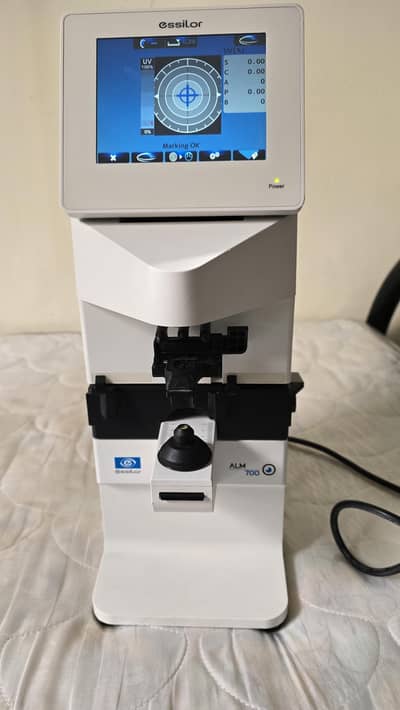 Essilor ALM 700