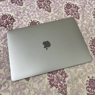 MacBook Air M1 chip 2020 with original 61watts charge NO BOXr