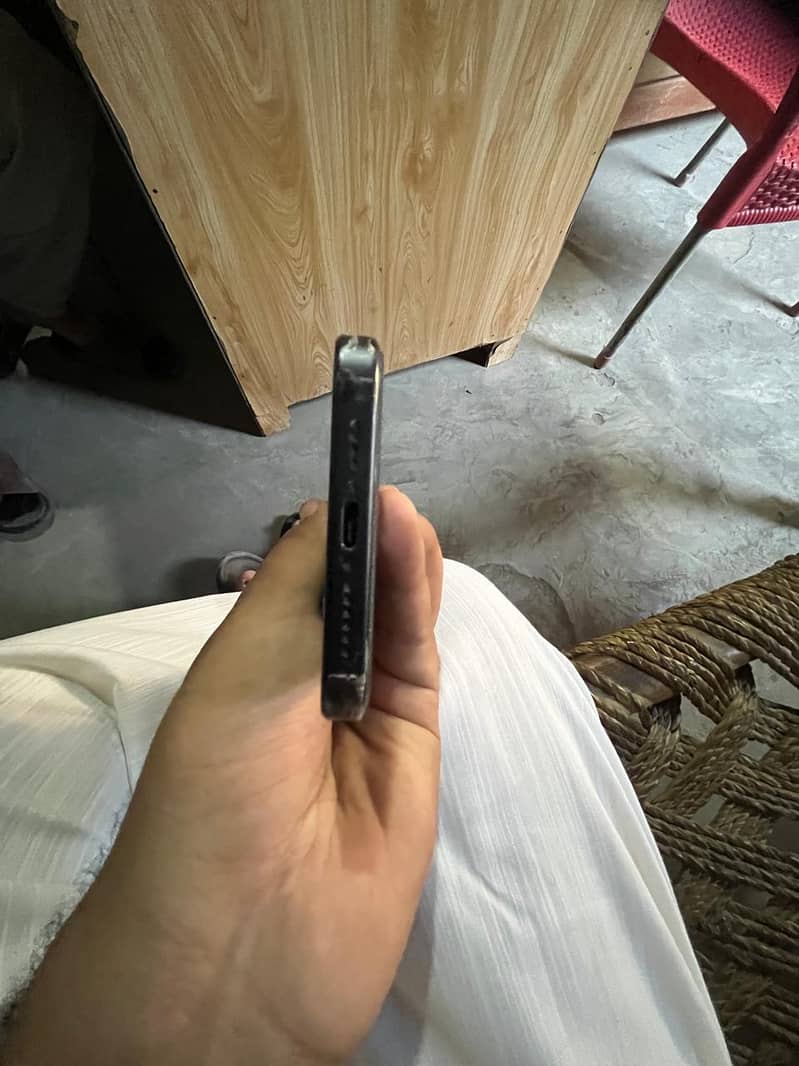 iphone 15 pro max 4