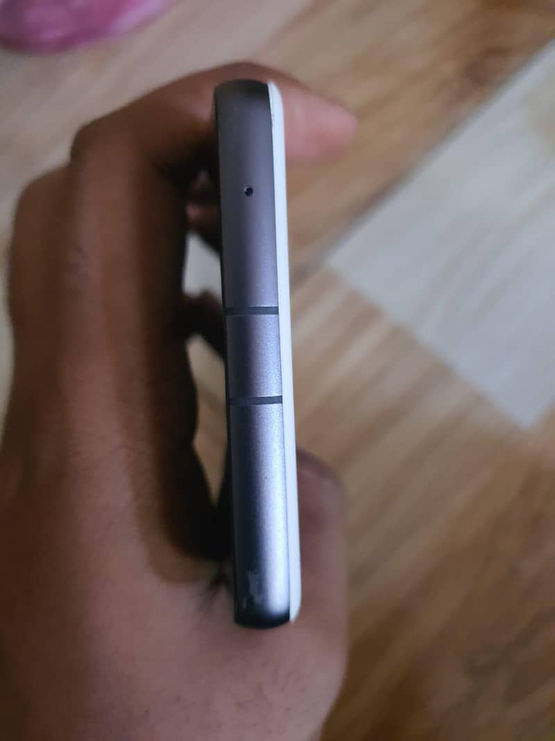 Google pixel 7a 5