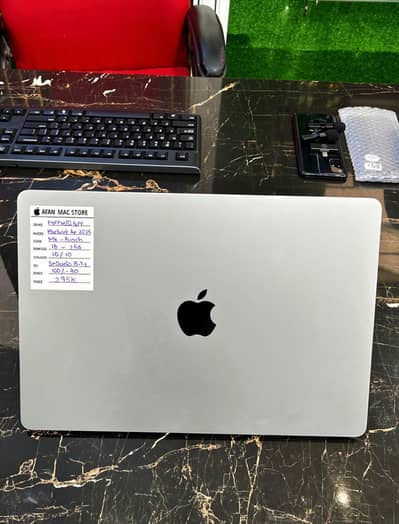 Macbook Air 2025 M4 chip 16GB / 256 GB - Like a Brand New - Apple