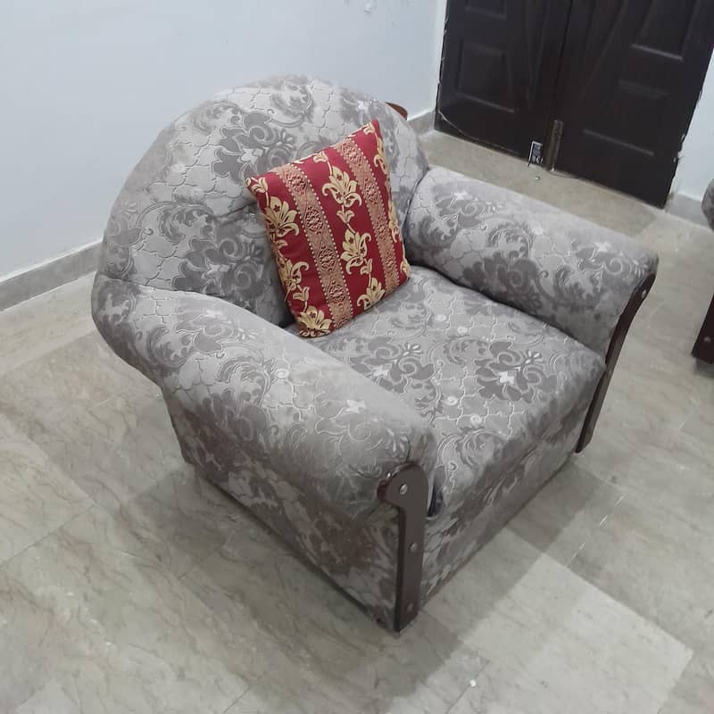 Solid wood frame  Excellent condition 3