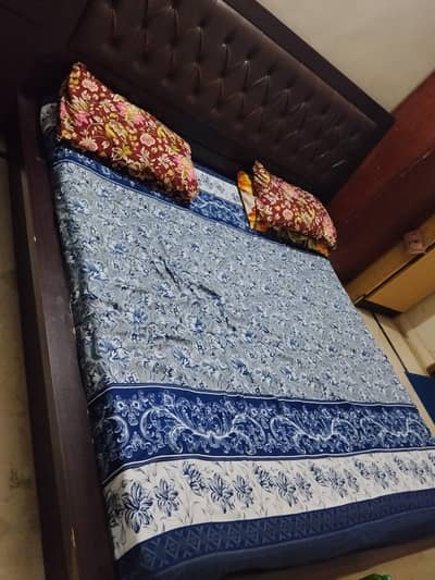 king size bed without mattress condition ok hy