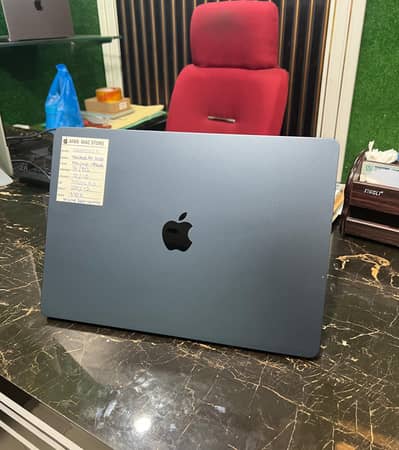 Macbook Air 2025 M4 chip 15'inch 16/512 - Non Active - 1 year warranty