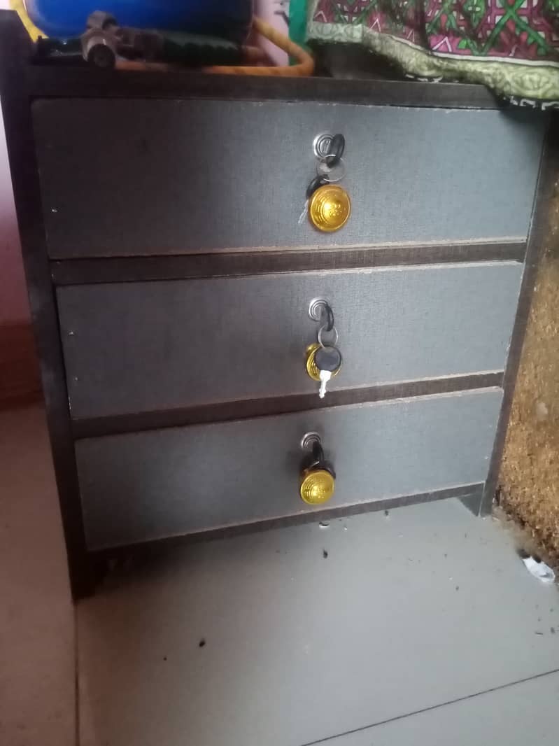 Side table 0