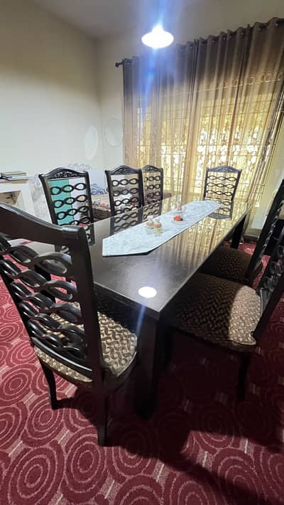 8 seater dinning set. For urgent sale.