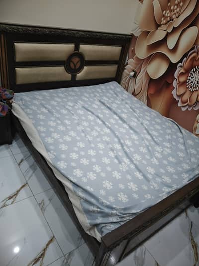 King size bed in excellent condition