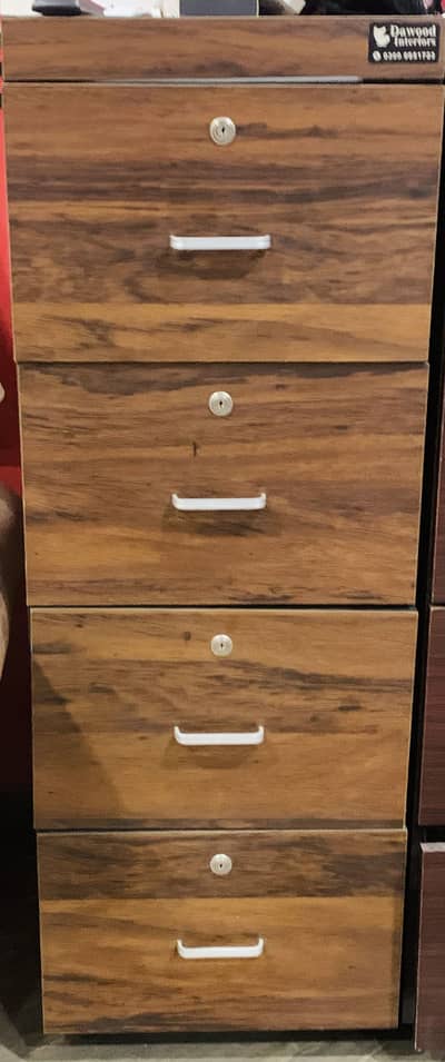Strong and stylish wooden drawer cabinet in excellent condition.
