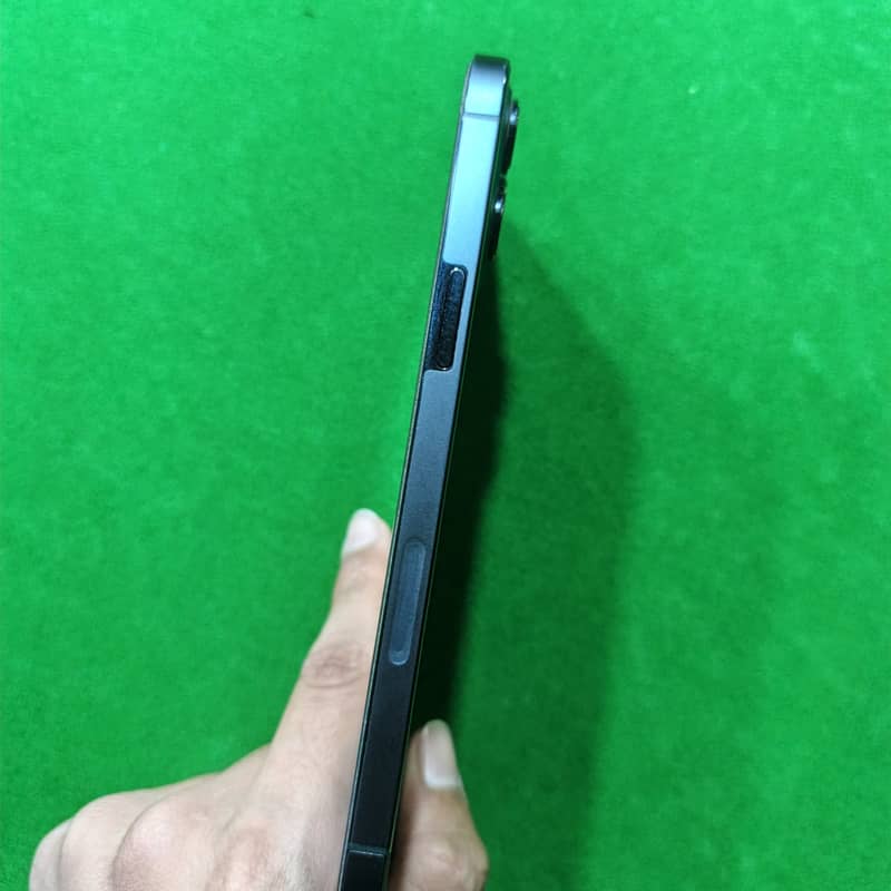 Apple iPhone 12 2